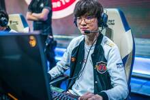 Faker anuncia que tiene una lesin en el brazo que le impide jugar al 100 %