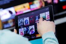 Netflix lo confirma: sus series pierden hasta el 70 % de espectadores tras la primera temporada y eso es un grave problema