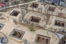 China tiene un pueblo lleno de 'hombres topo': viven bajo tierra desde hace 4000 años con temperaturas de hasta -27 grados.
