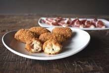 Los cocineros espa�oles coinciden: 'La bechamel de las croquetas no necesita leche, sino gelatina, 100g de harina y mantequilla'