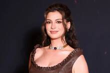 Anne Hathaway (43), actriz: 'Es una película mítica, estamos en la dirección correcta. Disney ha vuelto a escribir el guion'