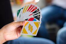 UNO rompe las normas: Mattel convierte bares y otros espacios de ocio en escenarios para el juego de cartas más famoso del mundo