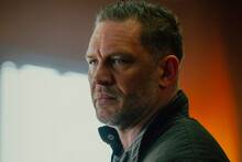 Es oficial: Tom Hardy entierra el hacha de guerra y se suma al rodaje de 'Mobland' Temporada 3 tras su pol�mico comportamiento