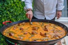 Los cocineros españoles coinciden: 'La mejor paella no se mejora con más azafrán, sino con una fina capa de aceite caliente'