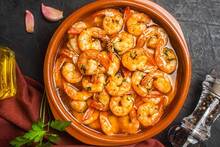 Los cocineros andaluces dan una lecci�n al resto de Espa�a: para unas gambas al ajillo perfectas hay que retirar los ajos antes