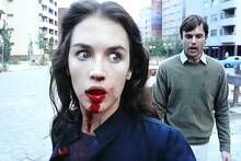 Es oficial: 46 a�os despu�s, la pel�cula de terror m�s extra�a y perturbadora de Sam Neill tendr� un remake con Margaret Qualley