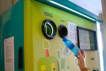 Mercadona estrena en Portugal el sistema que pronto cambiar� la forma de reciclar en Espa�a: hasta 10 c�ntimos por cada envase