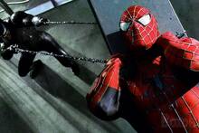 El creador de Venom, lo confirma: 'Ni Sam Raimi ni Tobey Maguire eran capaces de replicar las posturas de mi Spider-Man'
