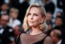 Charlize Theron, 50 años: 'Mi vida entera estaba en una maleta. Mi única alternativa era volver a casa, no había futuro para mí'
