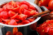 Teresa Nadal, cocinera: 'El tomate en conserva no lleva azúcar: se hace con sal marina y escurriendo bien su jugo'