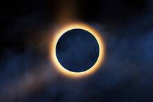 El gran error que puedes cometer durante el eclipse total del 12 de agosto: por qué un 99,99% no equivale al 100% de ocultación