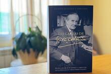 Si amas El Señor de los Anillos y 'El Silmarillion', este libro profundiza en la labor de Tolkien, su personalidad y decisiones