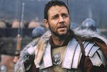 Russell Crowe (62) muestra su imponente cambio f�sico: el actor saca m�sculo para su nueva pel�cula de acci�n con Henry Cavill