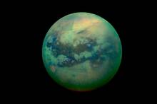 Los astr�nomos lo confirman: descubren enormes cuerpos org�nicos que flotan sobre los oc�anos de Tit�n, la luna de Saturno