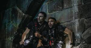 Artculo Crtica de 'En las profundidades del Sena' - Netflix apuesta por una fiesta de sangre y vsceras con tiburones en Pars