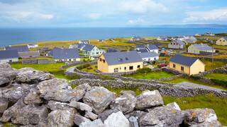 El país vecino de España que paga hasta 70.000 euros por mudarte a una de sus 30 islas y fomentar el turismo local