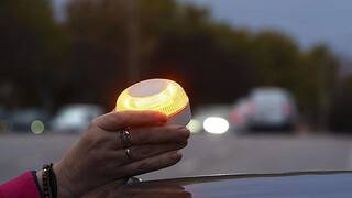 Confirmado por la DGT: la baliza V-16 reemplazar� a los tri�ngulos de emergencia a partir de 2026 pero los expertos dudan