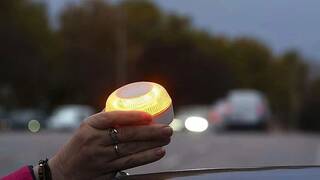 Adi�s a la baliza V16: la DGT cede ante la presi�n y permite doble se�alizaci�n con tri�ngulos pero bajo una condici�n