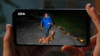Amazon pone a la venta el accesorio de 40 euros que añade 700 lúmenes de luz a tu cámara Blink sin tirar un solo cable