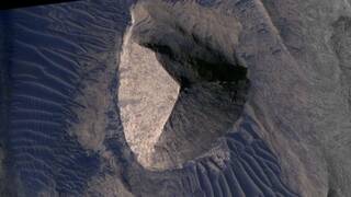 Descubren una 'pirámide masiva' en Marte y desatan teorías sobre civilizaciones alienígenas en el planeta rojo