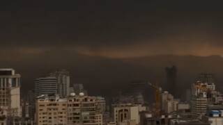 Ir�n en alerta por lluvia negra cargada de petr�leo y humo muy t�xico tras una serie de ataques a�reos: hay varios muertos