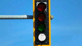 Los expertos coinciden: hay que cambiar todos los sem�foros de Europa con una cuarta luz y cambiar el tr�fico urbano