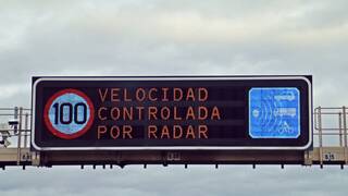 La DGT endurece las normas: instala radares l�ser capaces de multar a cientos de metros y controlar hasta 6 carriles a la vez