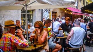 Espa�a cambia las normas: obliga a restaurantes y bares a cobrar un importe extra por cada botella o envase en 2026