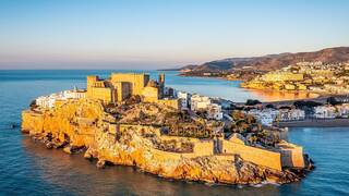 El municipio español fortificado, con castillo y casco antiguo mirando al mar: una escapada perfecta de fin de semana