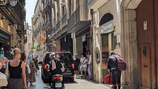 Ya es oficial: Barcelona apuesta por pavimentar las calles con huesos de aceituna para reducir un 76 % las emisiones de CO2