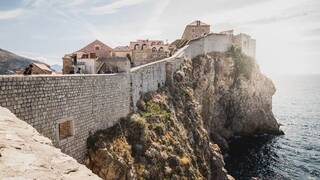 El pueblo medieval ideal para visitar en verano: 2 kil�metros de muralla y 16 torres declaradas Patrimonio Mundial