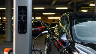 Confirmado por la Ley de Propiedad Horizontal: un vecino no puede usar la luz del garaje para cargar su coche el�ctrico