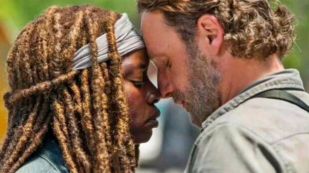Rick y mihconne besándose