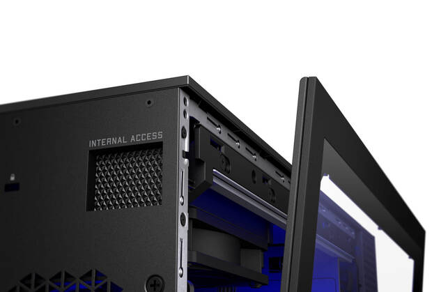 Omen 30L acceso trasero