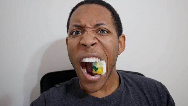 YouTube comienza a borrar los vdeos del Tide Pod Challenge, el reto de comer cpsulas de detergente
