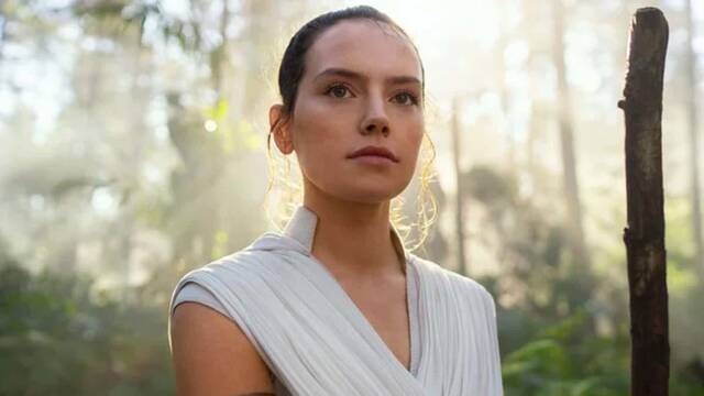 Daisy Ridley se enfad por las crticas a 'Star Wars: El ascenso de Skywalker' y defiende el beso entre Rey y Kylo Ren