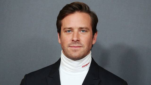 Armie Hammer confirma que Hollywood lo ha recibido con los brazos abiertos y responde a los rumores de ser un canbal