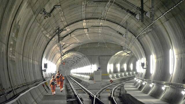 Suiza perfora los Alpes: 70 km de t�neles, 28 millones de toneladas excavadas y millones de horas bajo tierra para unir Europa