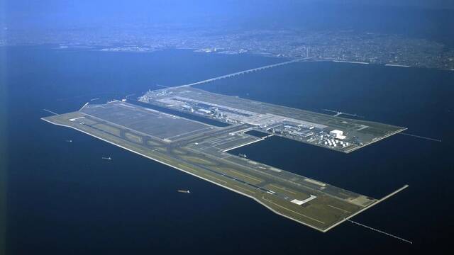 Malas noticias para el primer aeropuerto oce�nico del mundo: la isla artificial se hunde tras 30 a�os en funcionamiento