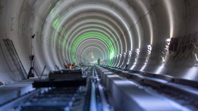 Un t�nel de 33 km atraviesa los Alpes: acorta el viaje de 3 horas a minutos, conecta trenes de alta velocidad y cambia a Europa