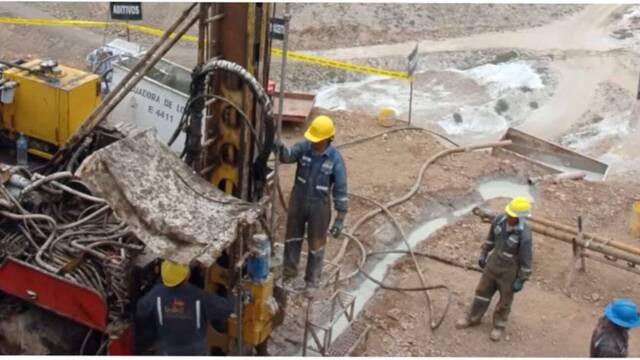 Israel encuentra agua f�sil en el desierto y la utiliza para mantener una piscifactor�a de peces tropicales a 40 grados al Sol