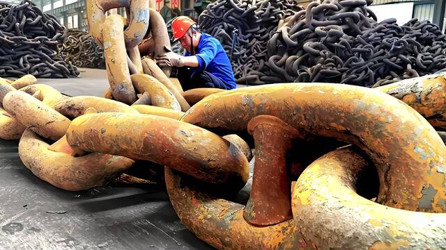 Eslabones de 100 kg que aguanta barcos de 200 toneladas y soldadura invisible de acero: as� es el ancla m�s resistente del mundo