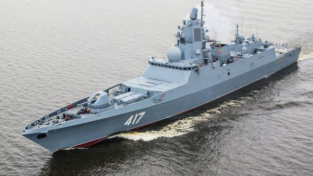 135 metros y hasta 5000 toneladas: Rusia estrena la colosal fragata Almirante Amelko, un avanzado buque de guerra