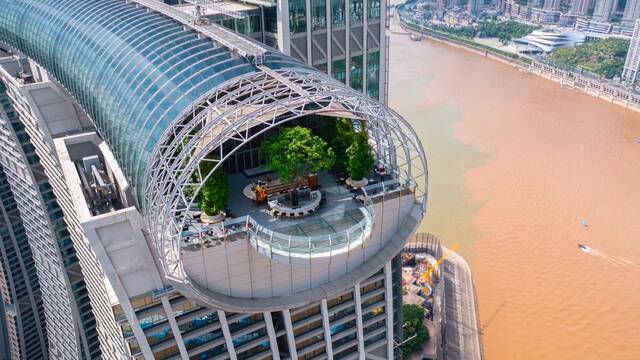 China construye una megaestructura con 8 torres en una estructura horizontal de 300 metros y evoluciona la arquitectura mundial