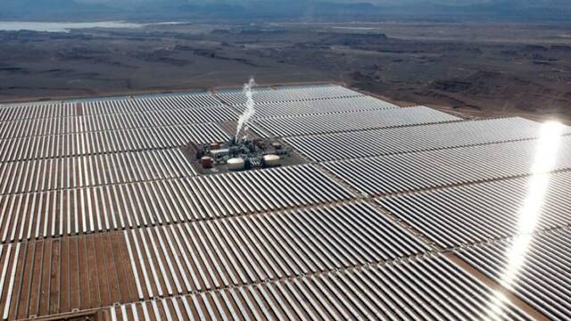 China construye un mega parque solar de 16�17 GW para tener energ�a limpia y de rebote terraforma 64 km� en un desierto