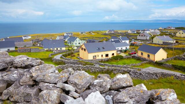 El pa�s vecino de Espa�a que paga hasta 70.000 euros por mudarte a una de sus 30 islas y fomentar el turismo local