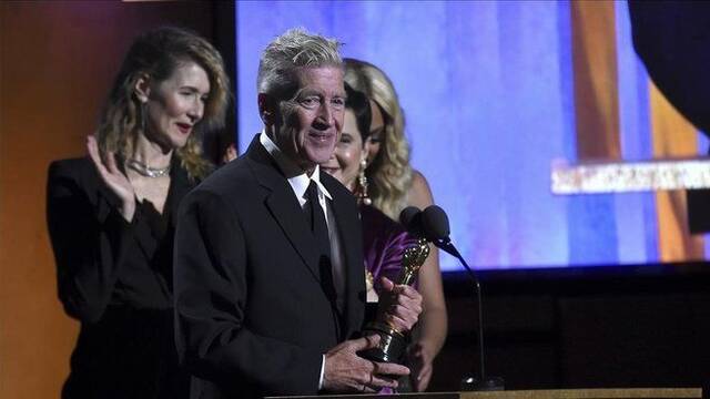 David Lynch recibe su Oscar de la Academia y deja a todos boquiabiertos con su discurso