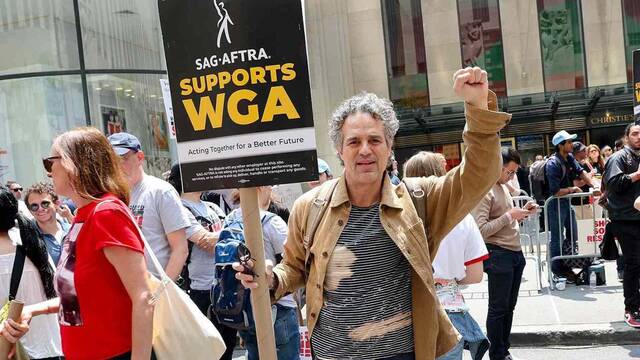 La huelga de actores de Hollywood se prolongar: SAG-AFTRA y los estudios de cine suspenden sus negociaciones