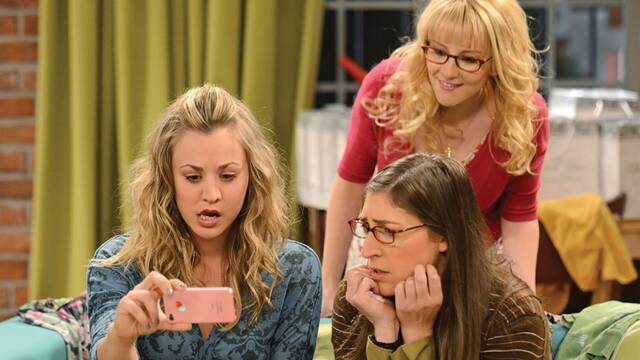 Dos estrellas de 'The Big Bang Theory' se renen en una exitosa comedia haciendo historia en televisin