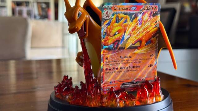 Abrimos la caja exclusiva de Pokmon Charizard eX Super Premium Collection y os contamos todo lo que incluye